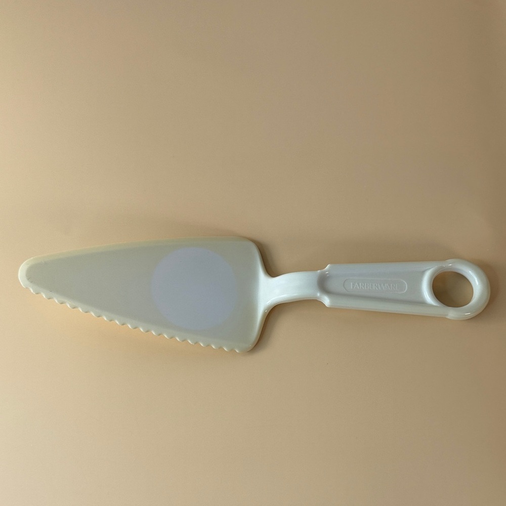 Farberware Ivory Pie Server